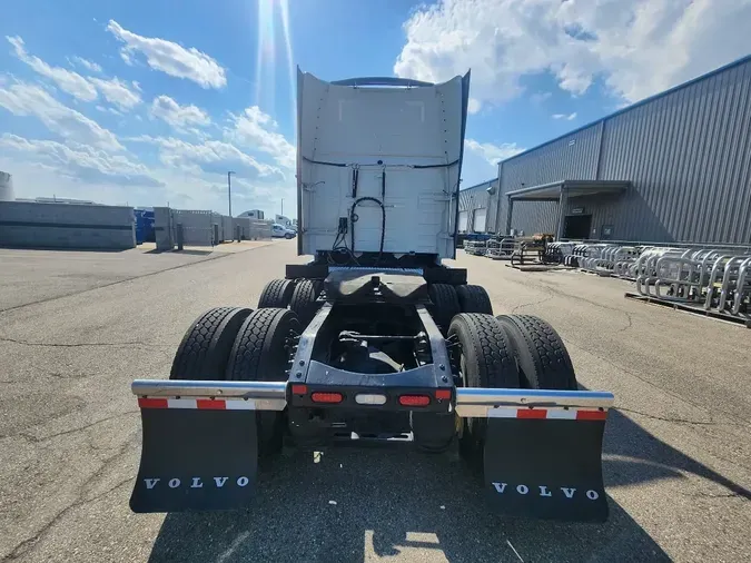 2025 VOLVO VNL64T860