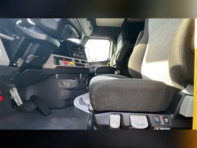 2021 FREIGHTLINER CA126