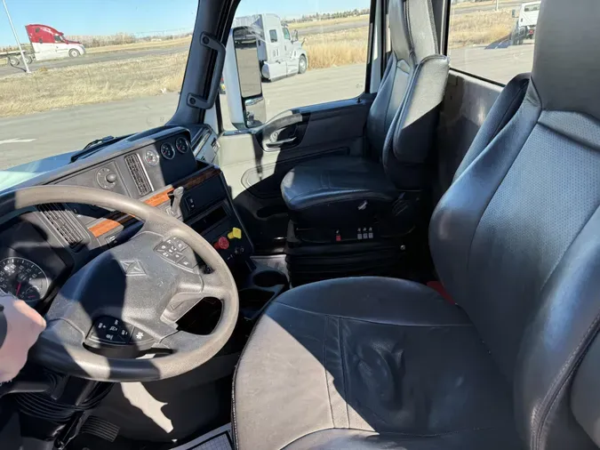 2020 International LT625