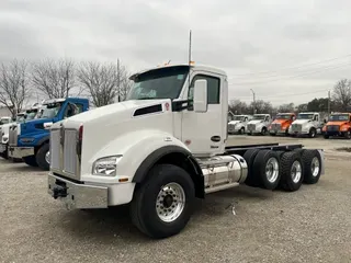 2025 Kenworth T880