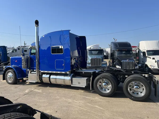 2023 Peterbilt 389