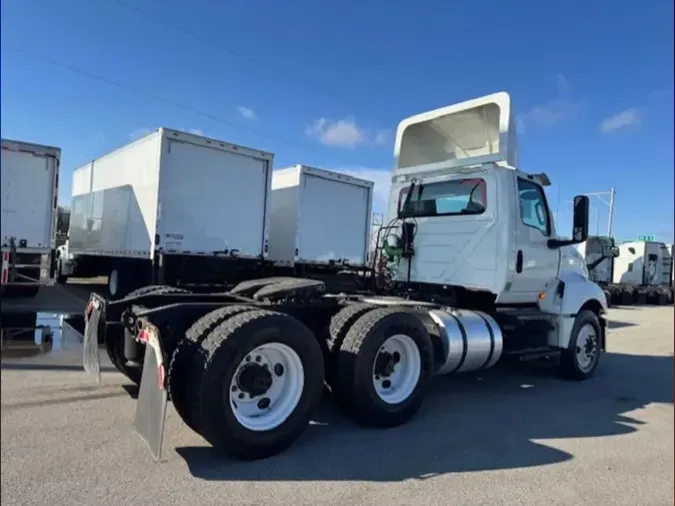 2019 NAVISTAR INTERNATIONAL LT625 DAYCAB T/A1de3cad72063bb8d7276739a960de3b0
