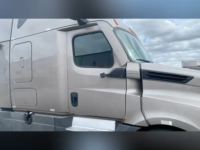 2023 Freightliner Cascadia 126