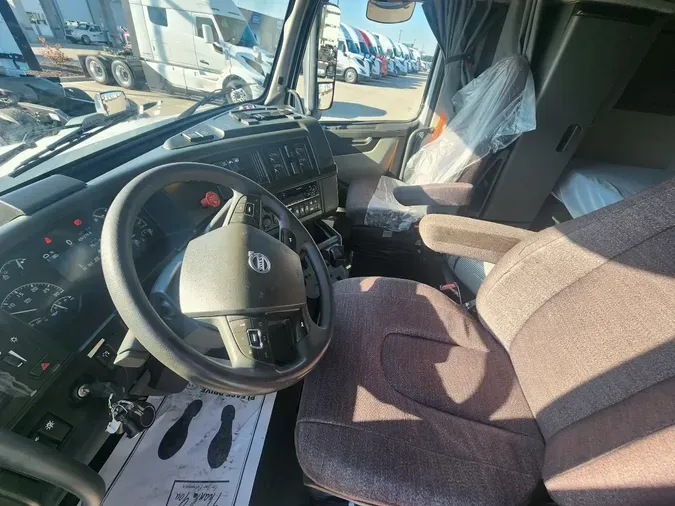 2021 VOLVO VNL64T740
