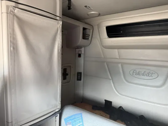 2022 Peterbilt 579