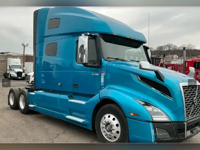 2021 VOLVO VNL64T760