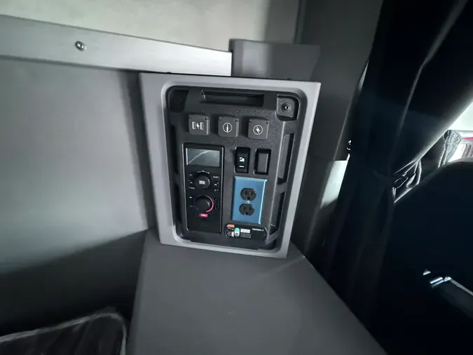 2020 FREIGHTLINER CASCADIA 126