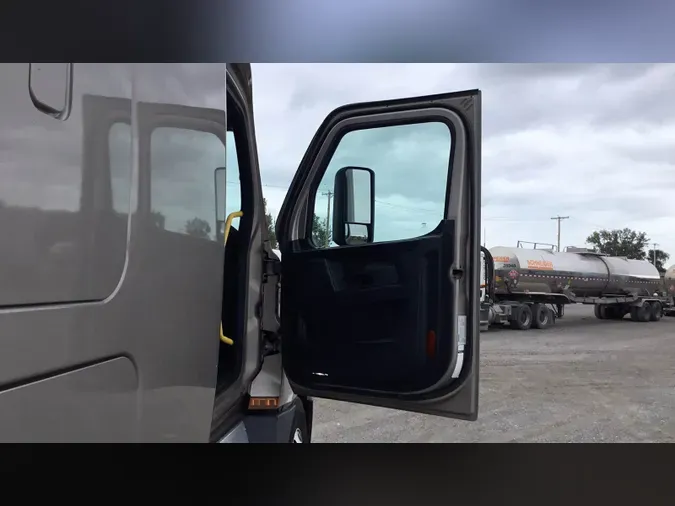 2023 Freightliner Cascadia 126