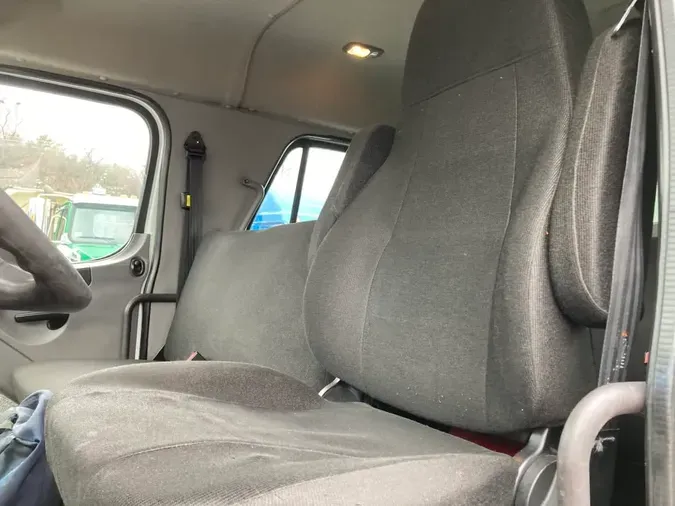 2016 FREIGHTLINER/MERCEDES M2 106