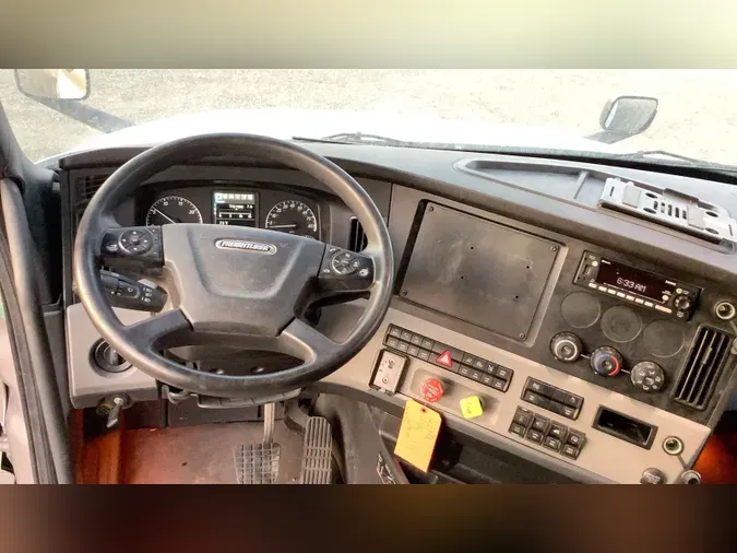 2021 Freightliner Cascadia 126