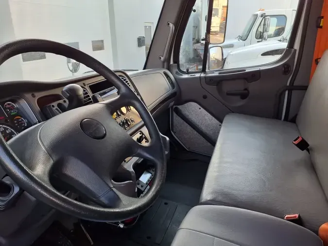 2020 FREIGHTLINER/MERCEDES M2 106