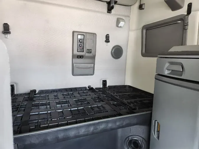 2019 VOLVO VNL64T760