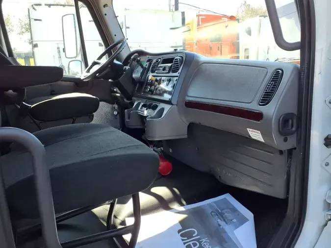 2018 FREIGHTLINER/MERCEDES M2 106