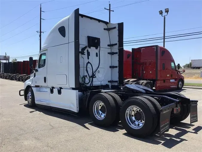 2021 FREIGHTLINER CA126