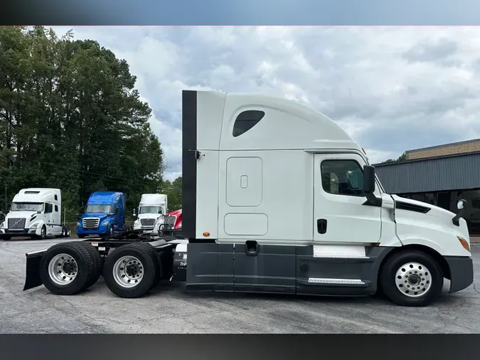 2020 FREIGHTLINER CASCADIA 126