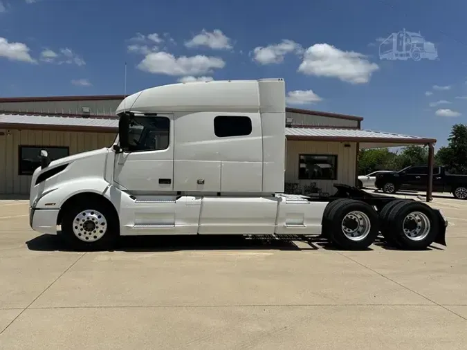 2020 VOLVO VNL64T740