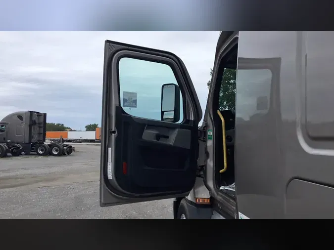 2022 Freightliner Cascadia 126