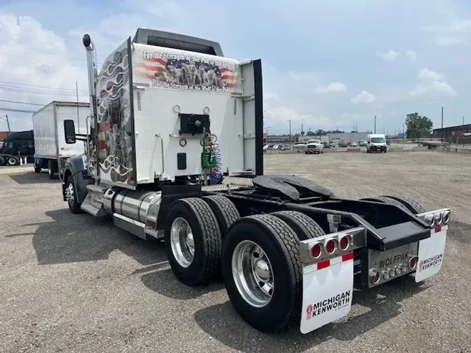 2023 Kenworth W990