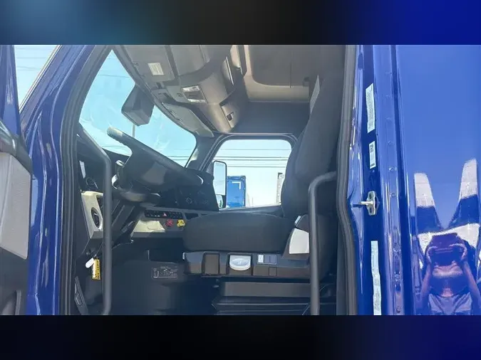 2022 FREIGHTLINER CA126