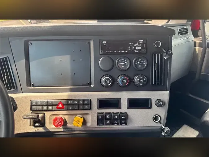 2021 FREIGHTLINER CA126