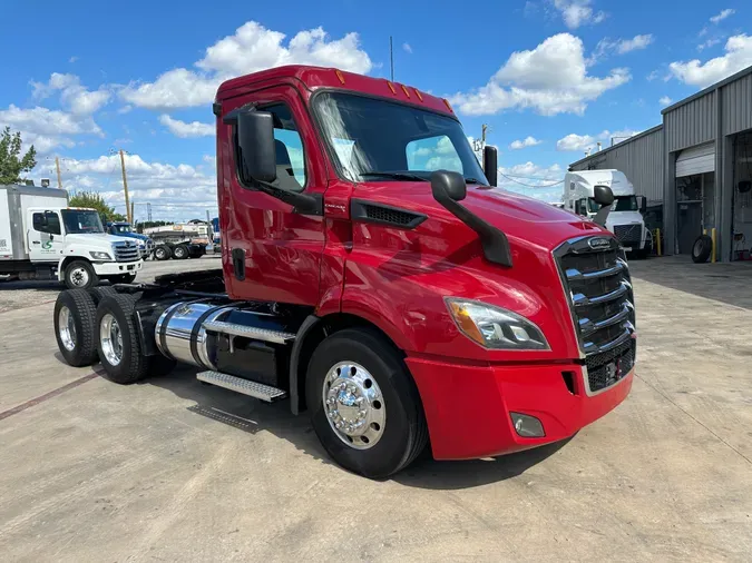 2020 FREIGHTLINER CASCADIA 116