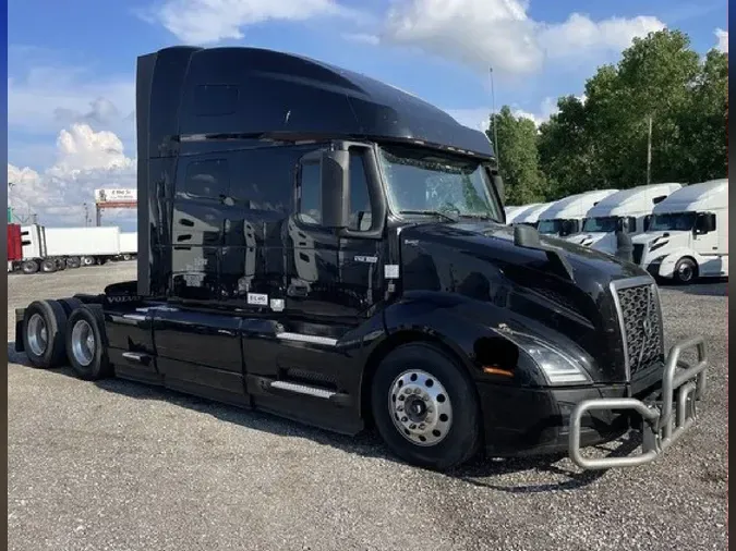 2022 VOLVO VNL64T760