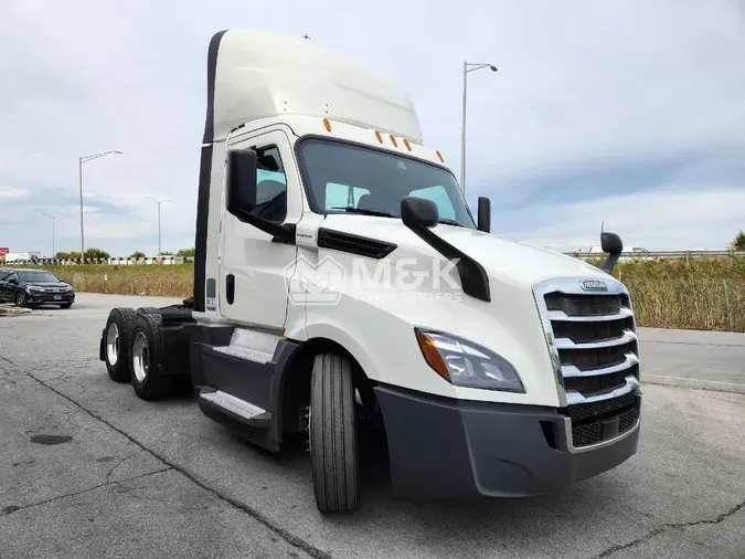 2019 FREIGHTLINER CASCADIA CA126