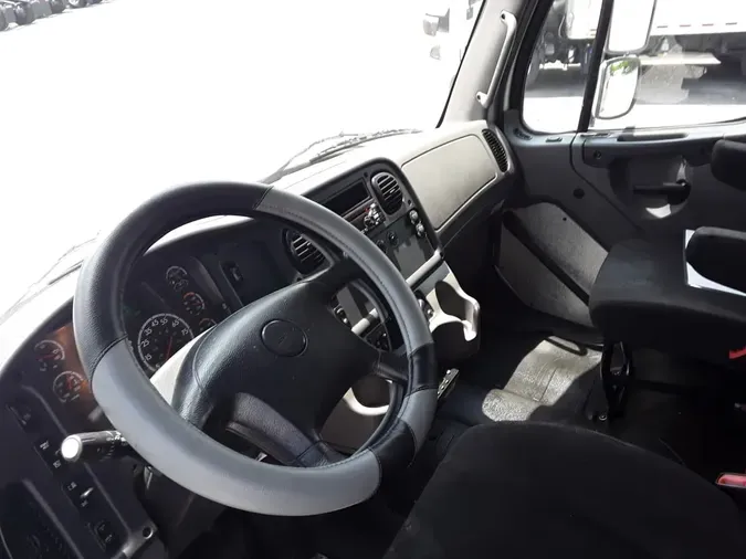 2018 FREIGHTLINER M2 106