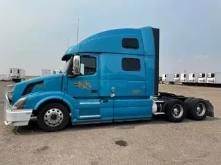 2017 VOLVO VNL64T780