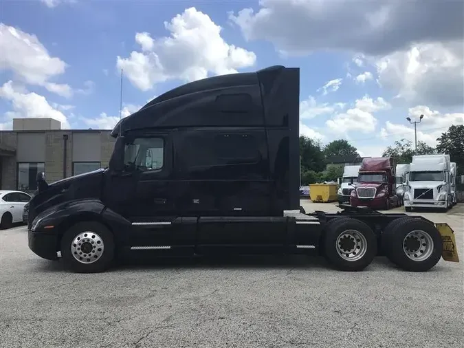 2019 VOLVO VNL860
