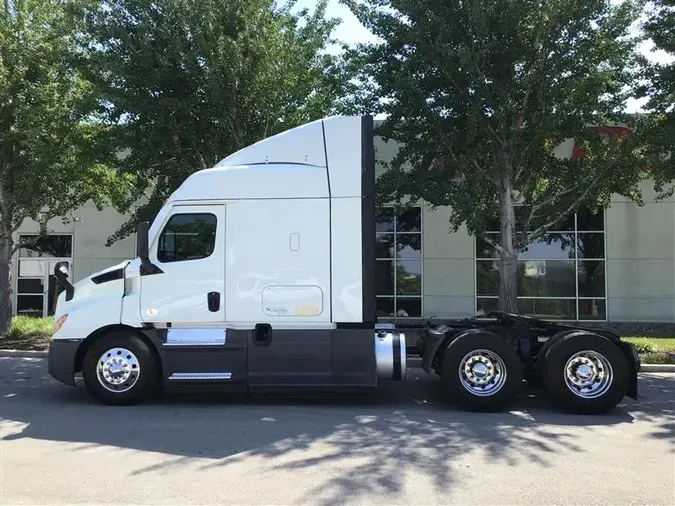 2021 FREIGHTLINER CA116