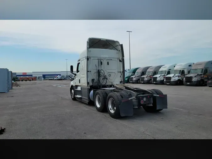 2020 Freightliner Cascadia 126