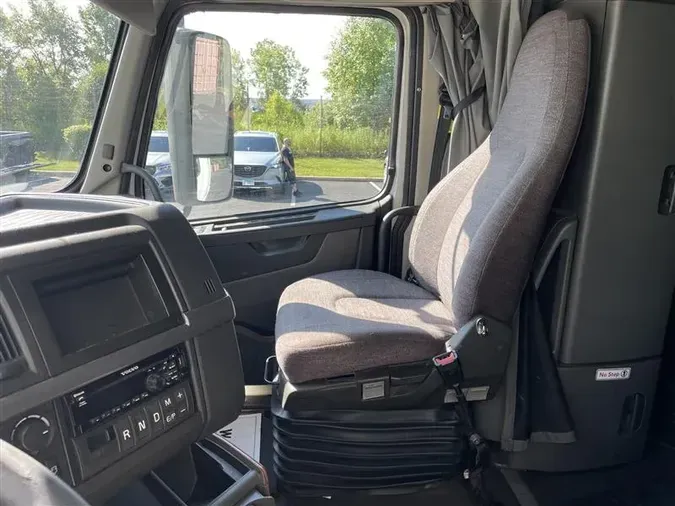 2019 VOLVO VNL760