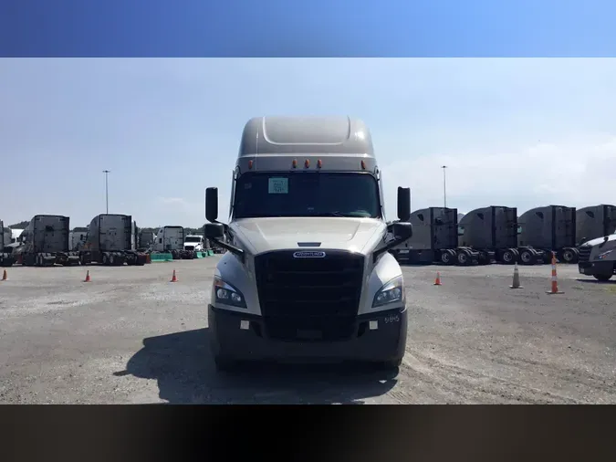 2021 Freightliner Cascadia 126