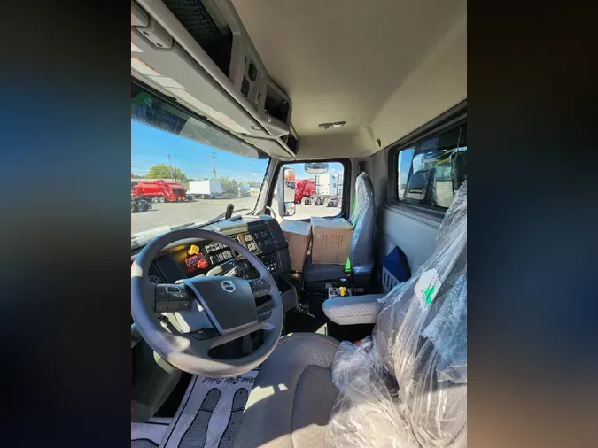 2025 VOLVO VHD84F300