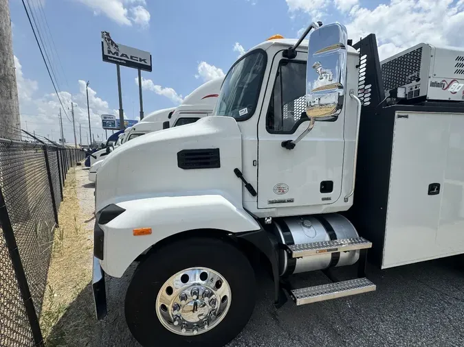 2024 MACK MD MD6