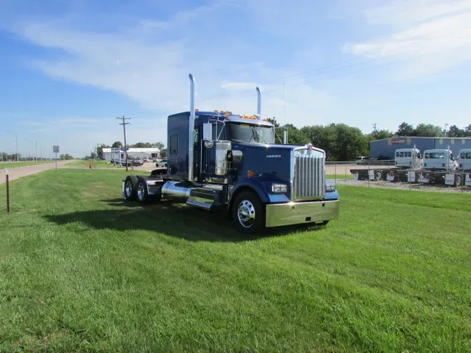 2026 Kenworth W900L