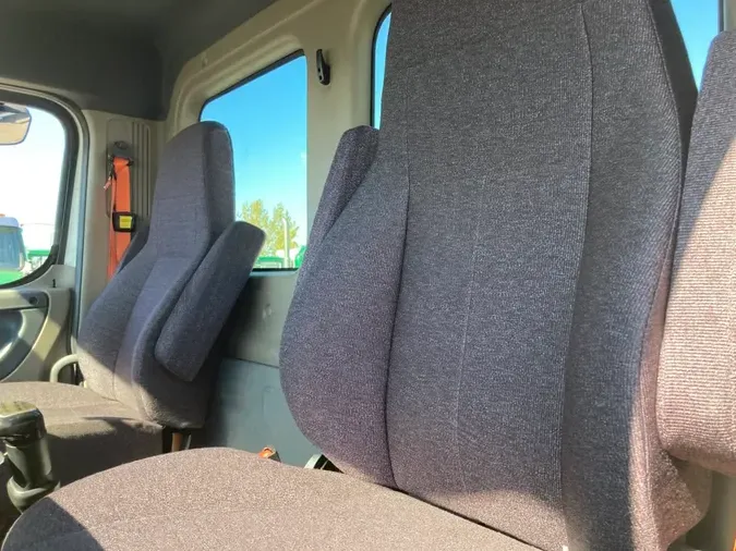 2016 FREIGHTLINER/MERCEDES CASCADIA 113