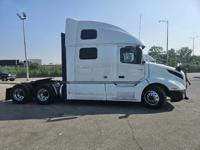 2023 VOLVO VNL64T860