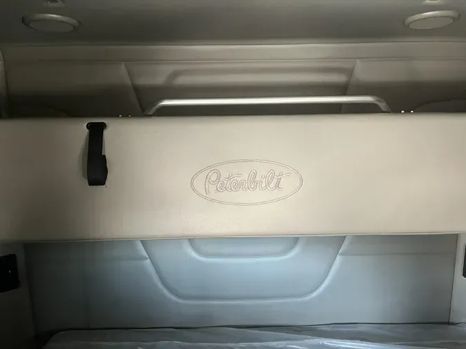 2022 Peterbilt 579