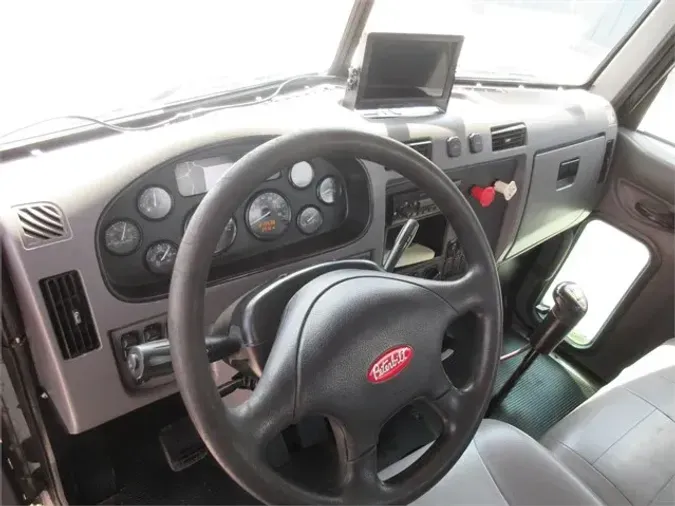 2013 PETERBILT 337