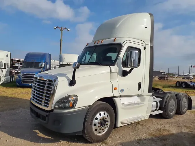 2020 FREIGHTLINER/MERCEDES CASCADIA 125