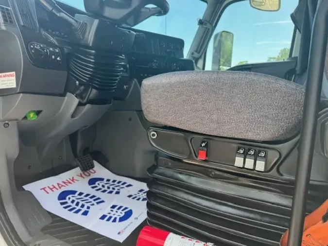 2019 NAVISTAR INTERNATIONAL LT625 SLPR CAB