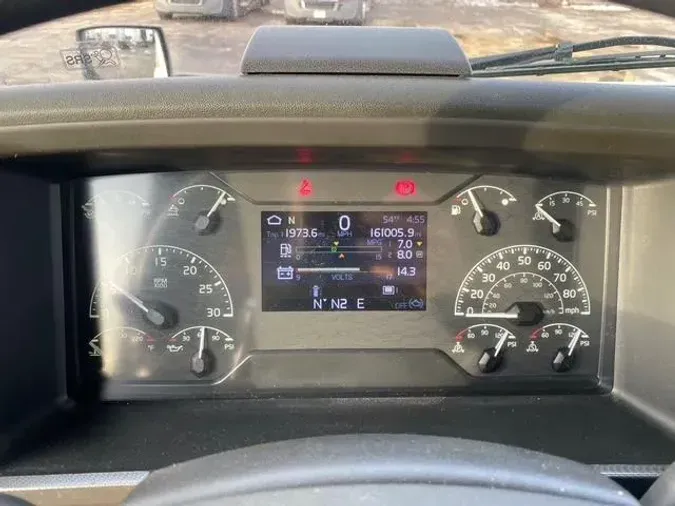 2023 Volvo VNR64T400