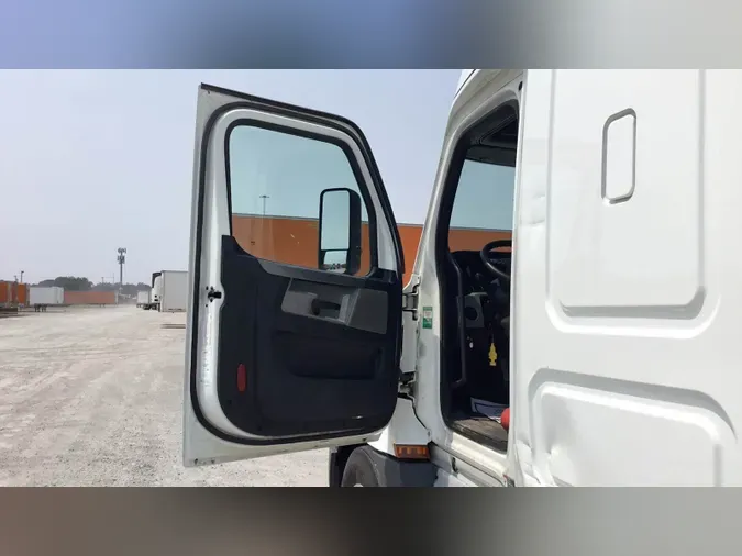 2020 Freightliner Cascadia 126
