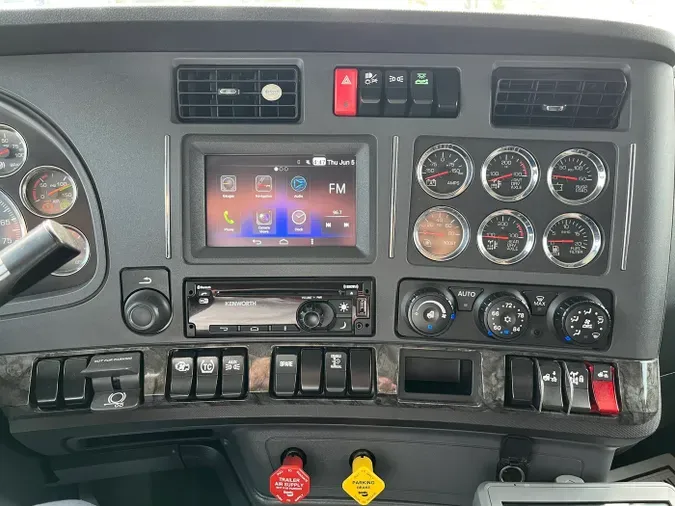 2020 Kenworth W990