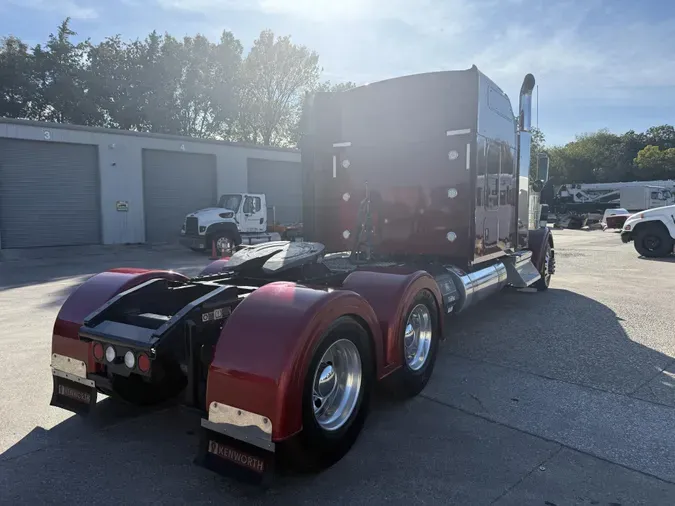 2021 Kenworth W900