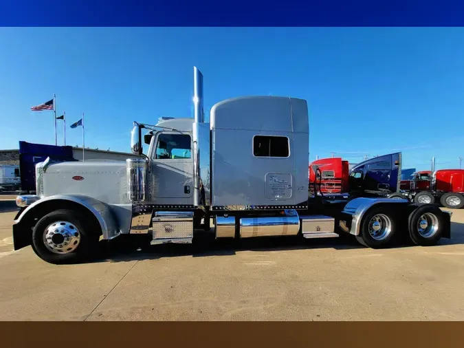 2023 Peterbilt 389