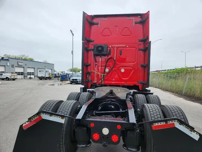 2020 FREIGHTLINER Cascadia 126
