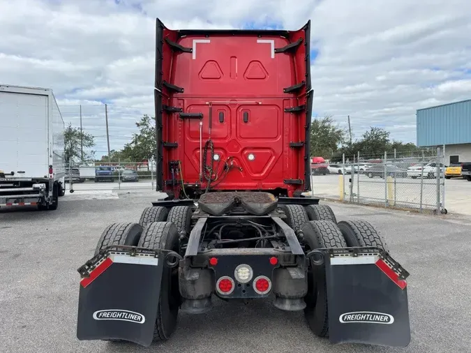 2021 Freightliner Cascadia